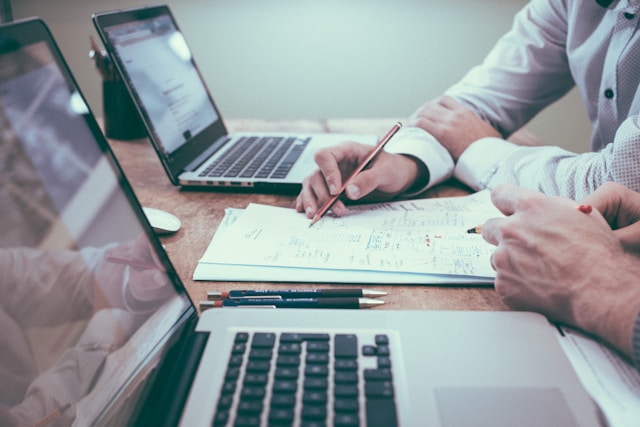 Un accompagnement stratégique pour définir votre vision digitale, faire les bons choix technologiques et maximiser l’impact de votre projet web.